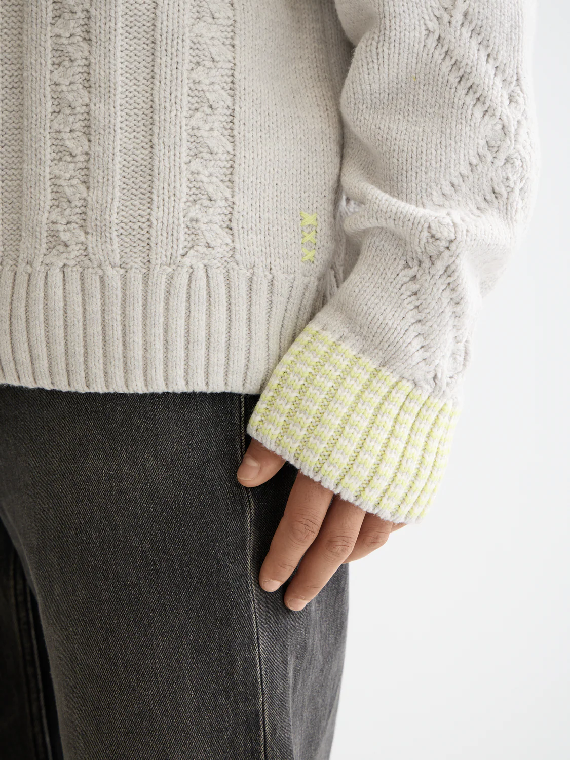 V-Neck chunky cable loose pullover - Image 3