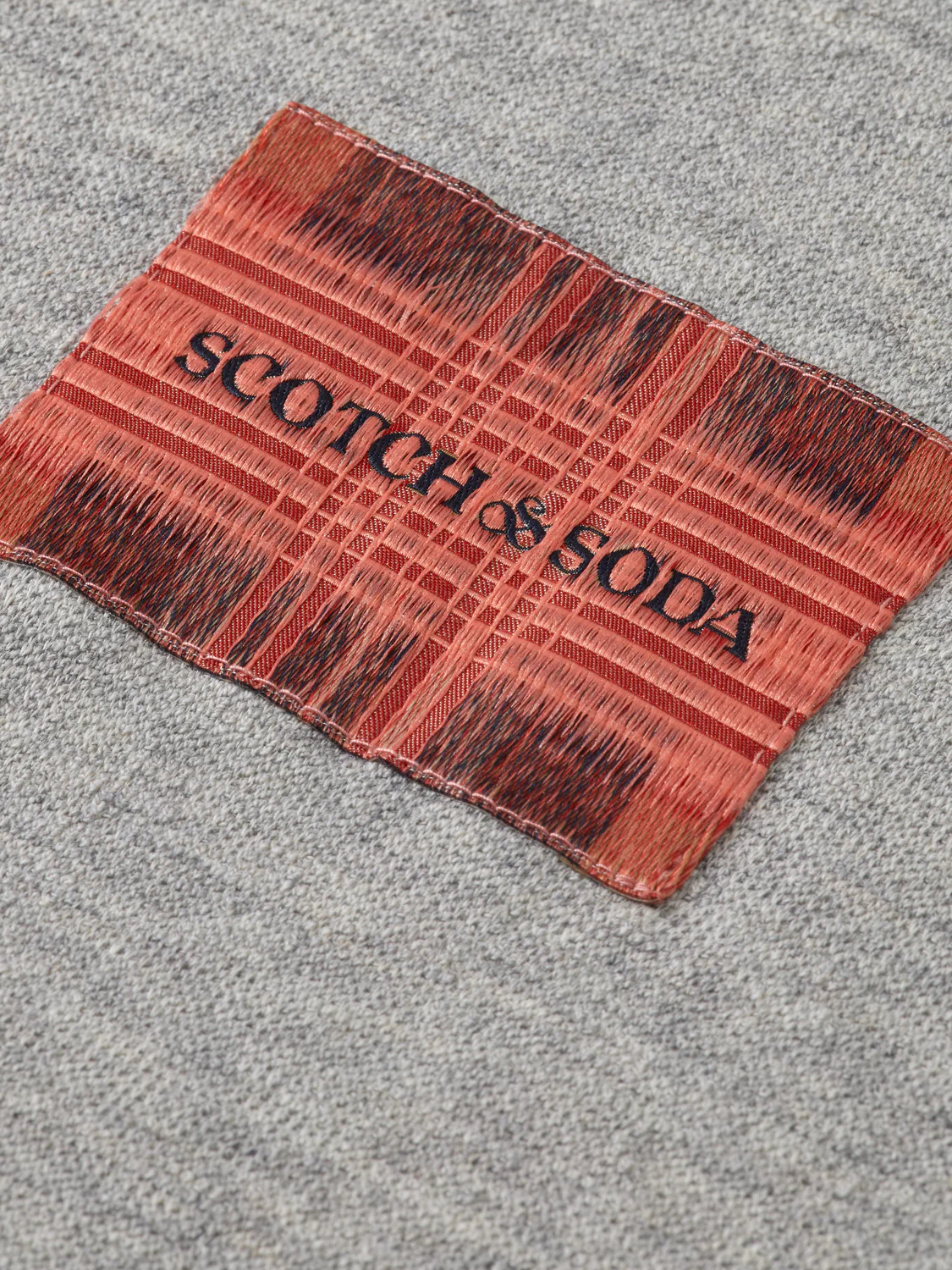 Loose Label T-shirt - Image 7