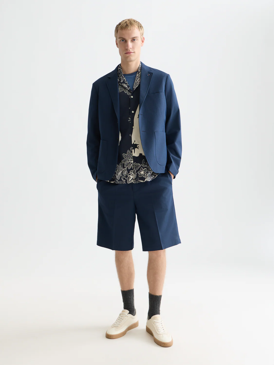 Unconstructed cotton-blend seersucker blazer - Image 2