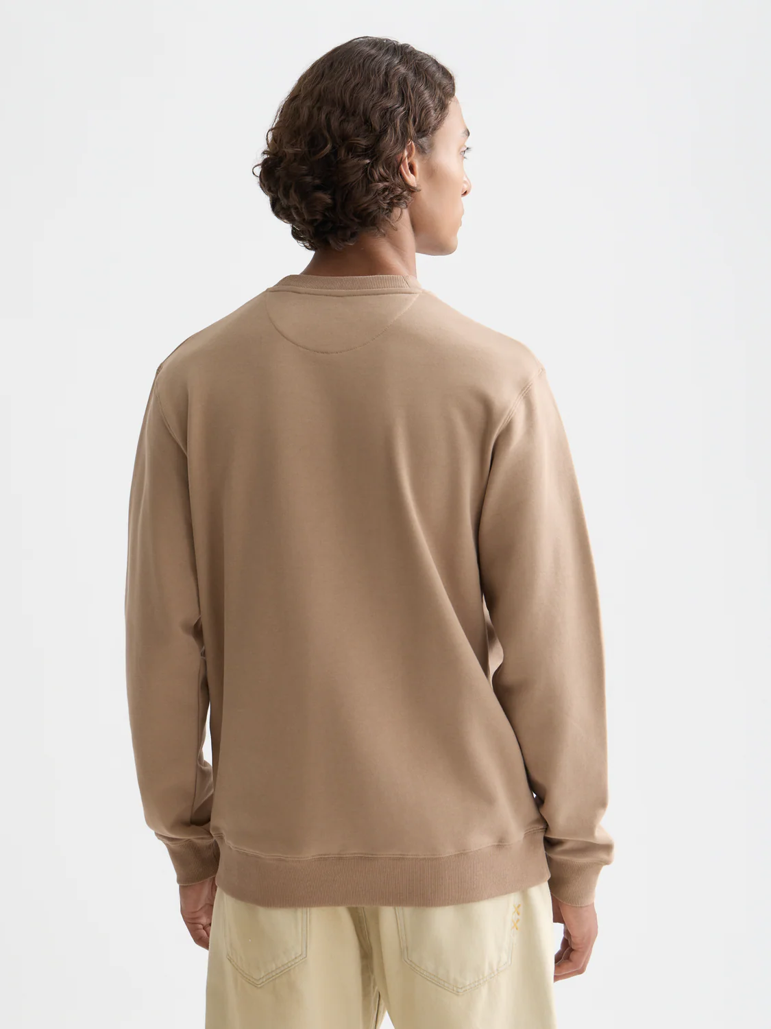 Seasonal Essentials logo badge regular sweatshirt - Image 4