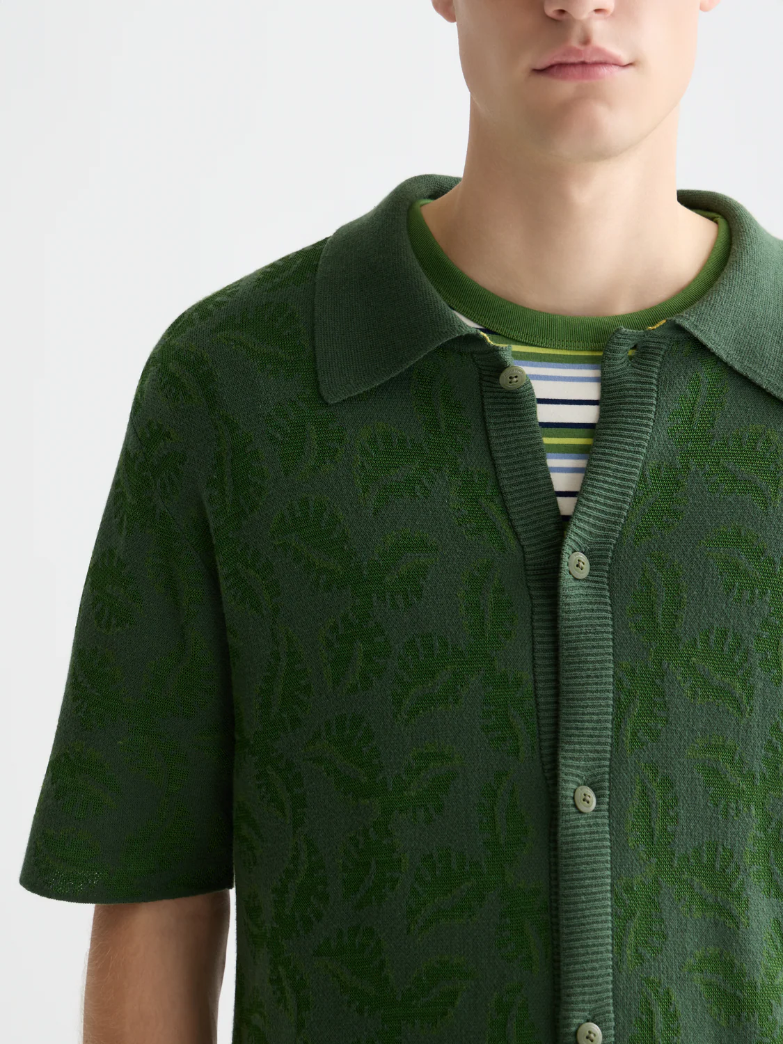 Two-tone knitted short sleeve shirt - Image 3