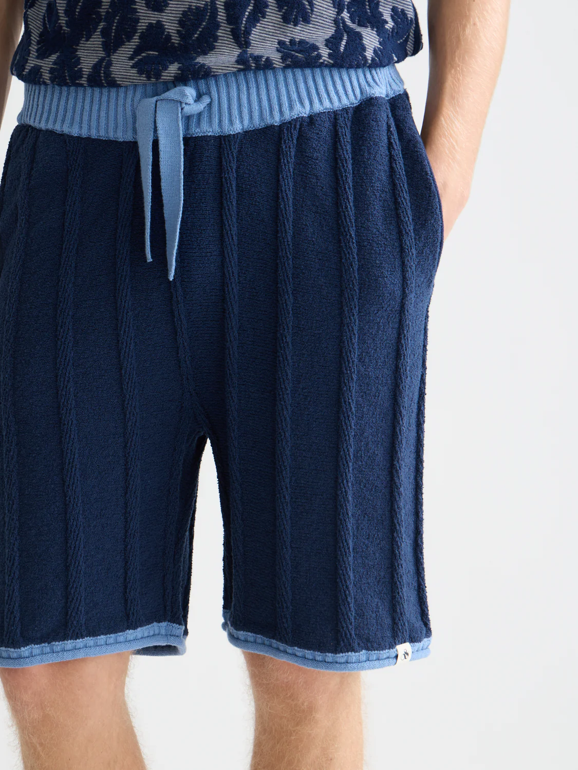Structured knitted shorts - Image 10