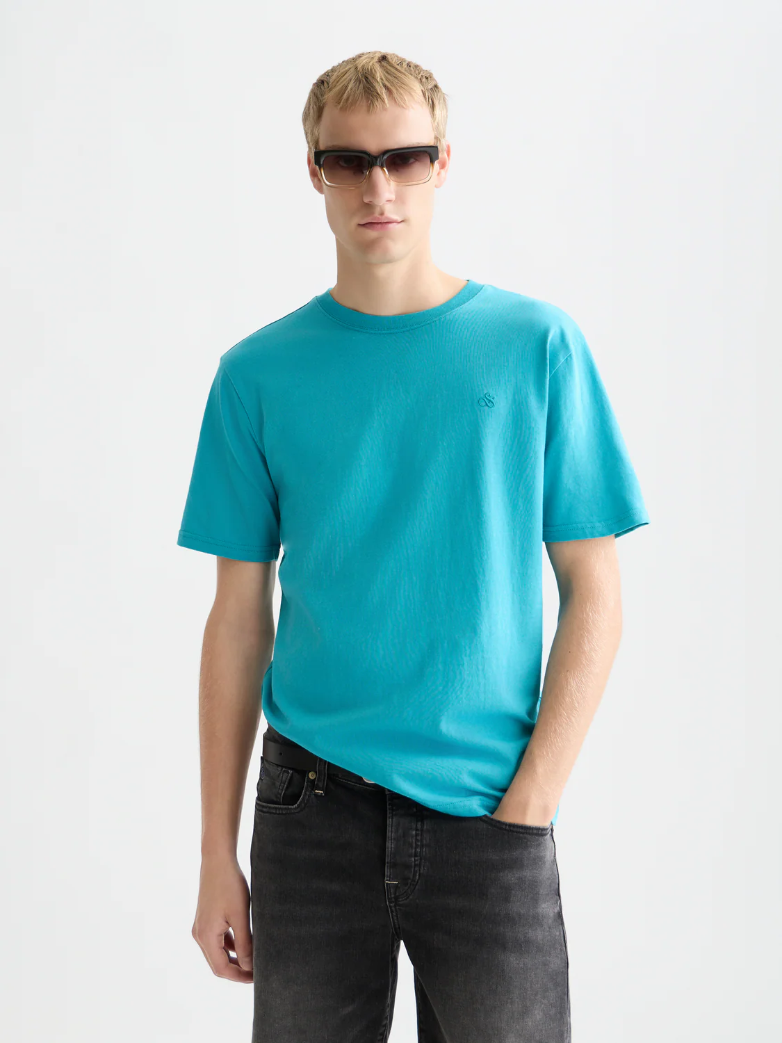 Seasonal Essentials logo T-shirt - Image 15