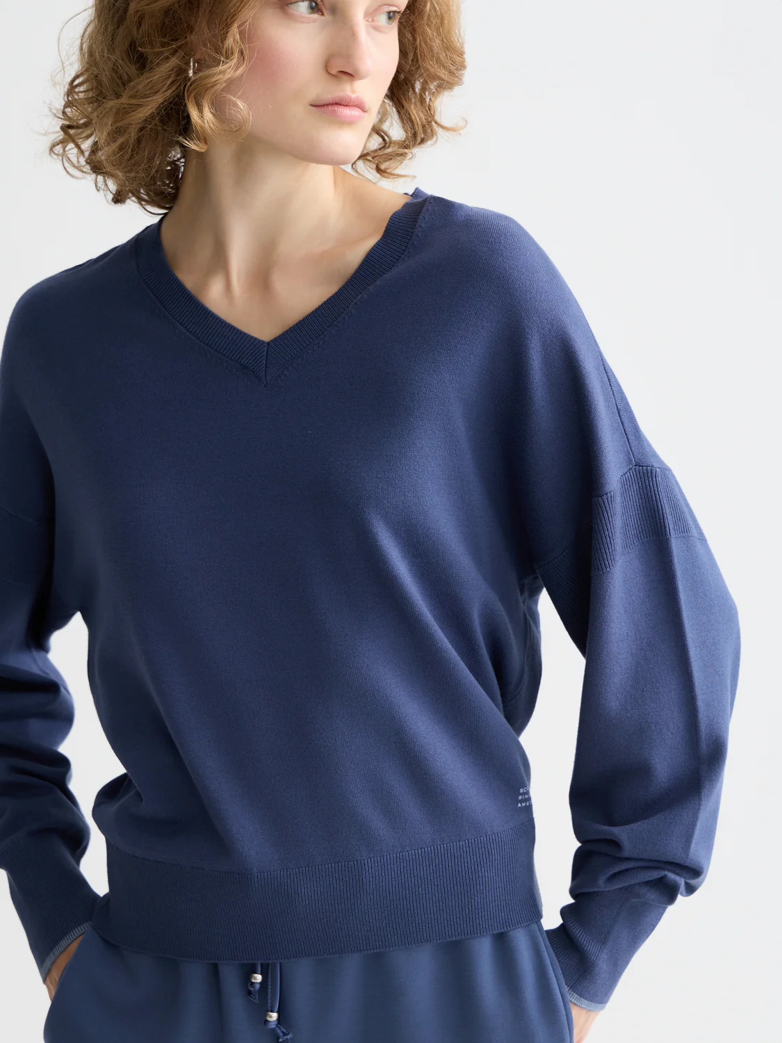 V-neck relaxed pullover - Image 3